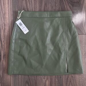 COPY - NWT Aritzia patio mini skirt